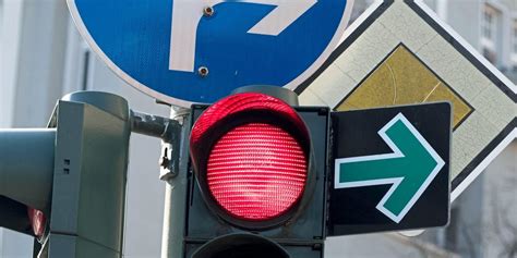 Gib einfach deinen ort ein! Wird die Corona-Ampel heute erstmals auf Rot geschaltet ...