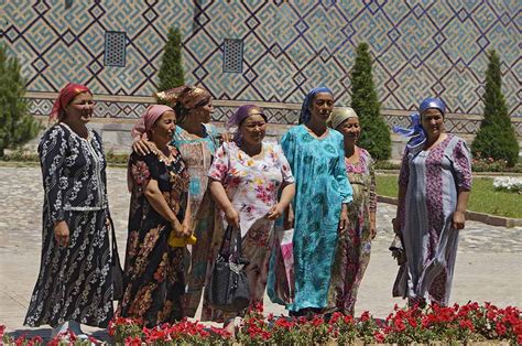 Uzbek Women Registan People Uzbekistan Ozoutback