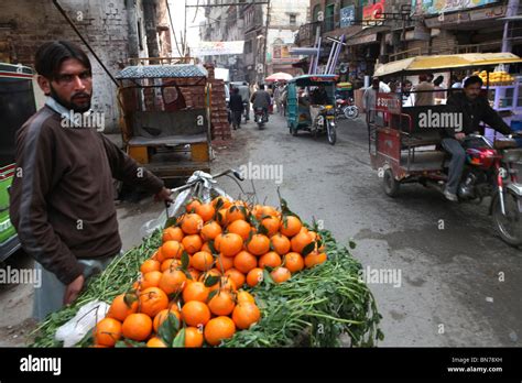 Fruit And Vegetable Market In Pakistan Stock Photo Alamy
