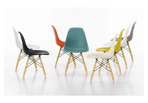 So kann der stuhl nach eigenen vorstellungen zusammengestellt werden. Eames Plastic Side Chair DSW Stuhl Vitra - Milia Shop