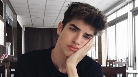 Season four will introduce manu ríos as manu benavent , martina cariddi as helena, pol granch as ricardo, and carla díaz as estela in the main cast. Elite Netflix dizisine 4.sezonda katılan yeni oyuncularla ...