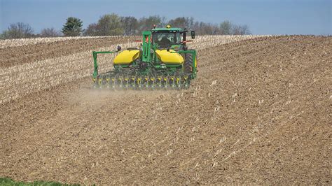 John Deere 1745 Planter Offers Versatility For Corn And Soybean Producers Grainews