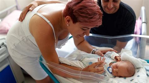 Limitar Las Visitas Al Recién Nacido En El Hospital Gana Adeptos Para
