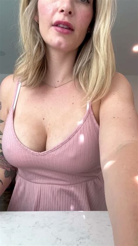 Rachel Jade Happy Monday 😘 Blonde Milf Big Boobs Big Tits Tease