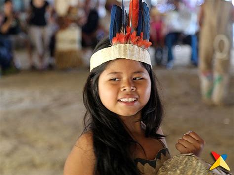 Niña Indígena Del Amazonas Niños Indigenas Fotos Niños Fotos De Gente