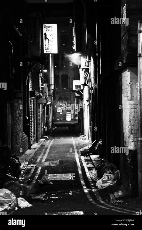 Dark Alley Uk Hi Res Stock Photography And Images Alamy
