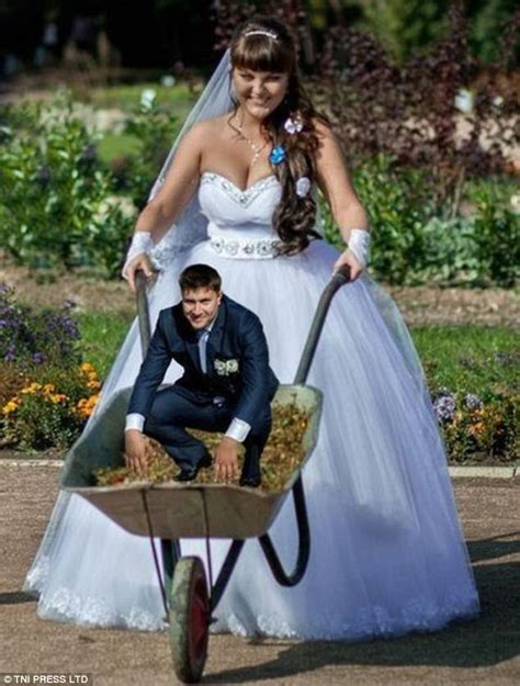 30 Times When Russian Wedding Photos Photoshopped Hilariously