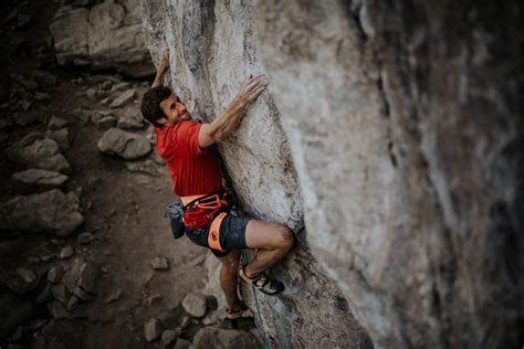 El Alpinista Profesional Nicolas Hojac Fuerte En La Roca Mission