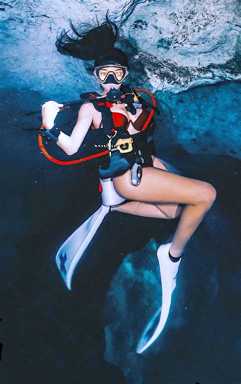 Scuba Diver Girls Underwater Pictures Underwater Photos Underwater