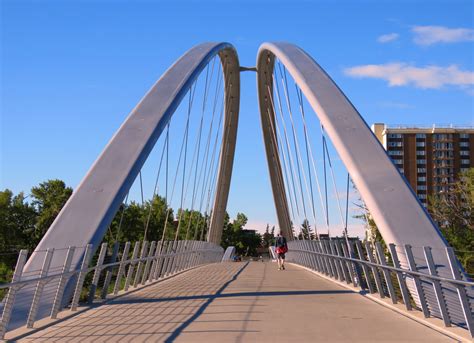 무료 이미지 시티 도시의 경계표 캐나다 캘거리 케이블 머물 다리 아치교 트러스 교 하늘 도로 비 건축물