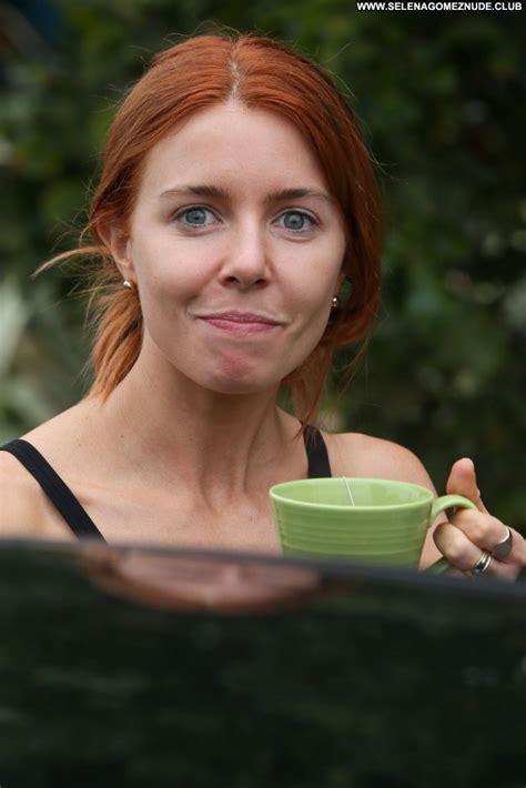 Stacey Dooley No Source Babe Posing Hot Beautiful Sexy Celebrity Famous Bombshellss