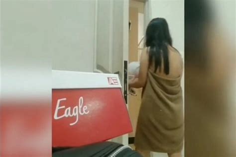 Viral Aksi Prank Wanita Buka Handuk Ini Malah Tuai Kecaman