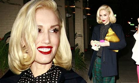 Gwen Stefani Flashes 10 At Valet Stand Outside The Palm In Beverly Hills