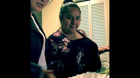 Pero no sólo es seguro, cocinar en este aparato es práctico y sano debido a que no necesitas agregar aceite ni ningún tipo de grasa para la cocción. Como cocinar elotes en un microondas - YouTube