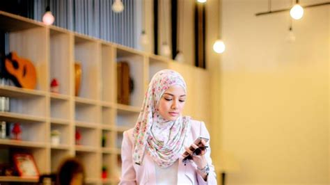 How Muslim Headscarves Became A Fashion Empire Bbc Worklife
