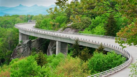 Blue Ridge Parkway crash kills Swannanoa woman one after police chase
