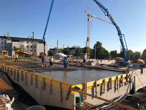 Woche betonieren musste, stellte sich die frage, wie weit solche schrägen konstruktionen überhaupt noch in ortbeton ausgeführt werden können, respektive ob eine schalung für eine geneigte decke aufwändiger ist als bei einer flachen. Betonieren der Decke über Tiefgarage am Hattler-Areal ...