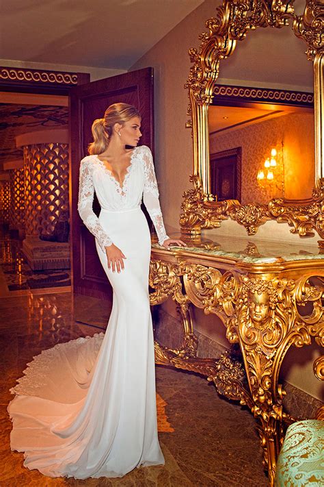 The daughter of actors john aniston and nancy dow. The first Jennifer Aniston wedding dress photo has left ...