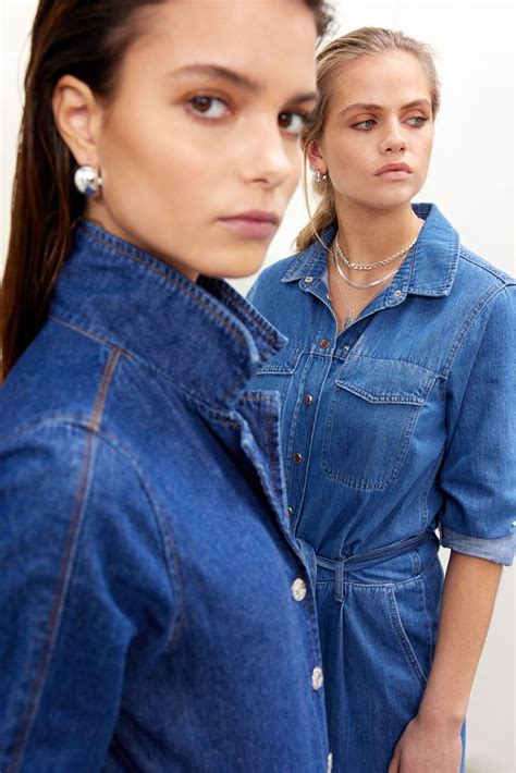 2 Girls Silver Styling Chunky Jewellery Ckj Denim Photoshoot Denim Editorial Denim Fashion