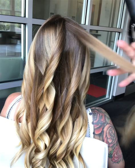 How To Get The Perfect Curl Mickeycolonjr Balayage Hair In A Curling Iron Video To Achieve Wa