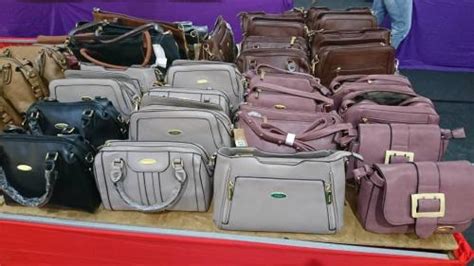 Echa un vistazo a los 2.201 vídeos y fotos de paya bunga square que han tomado los miembros de tripadvisor. Raya Branded Sale at Paya Bunga Square (16 May 2020 - 31 ...