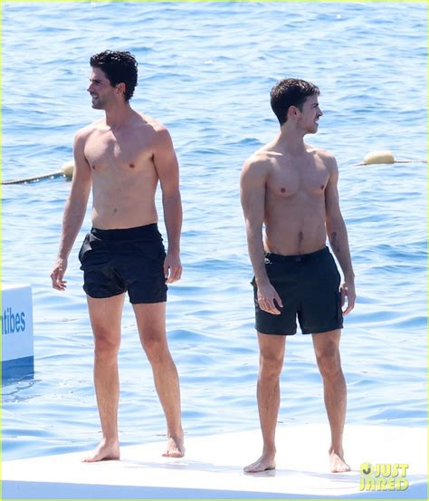 Manu Rios Goes Shirtless During A Cannes Beach Day Photo 1377578