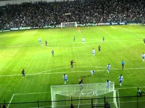 If you want to watch the game on tv, your options are: León vs Cruz Azul Hidalgo J15 Apertura 2010 - Paradon del portero de Cruz Azul Hgo - YouTube