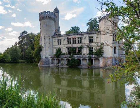 Discover the best of moutiers so you can plan your trip right. Chateau de la Mothe Chandeniers (Les Trois-Moutiers) - All ...