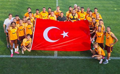 Galatasarayda B Y K S Rpriz Kimse Bunu Beklemiyordu Y Ld Z Futbolcu