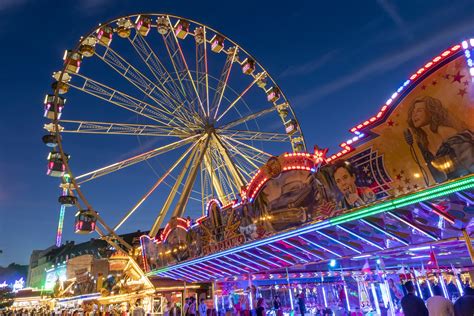 Media in category hausen (mayen). Lukasmarkt in Mayen - blaue Stunde Foto & Bild | oktober ...