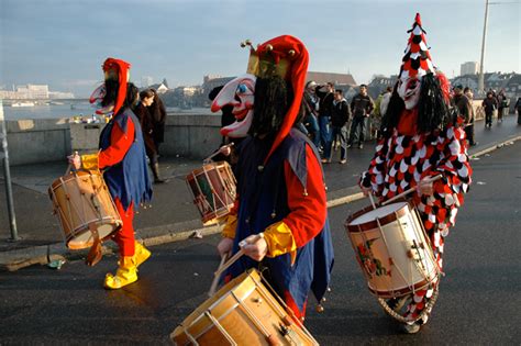 Basel fasnacht (morgestraich) is a festival that begins at 4am on the monday following ash wednesday. Taugenichts Mythologie und Brauchtum