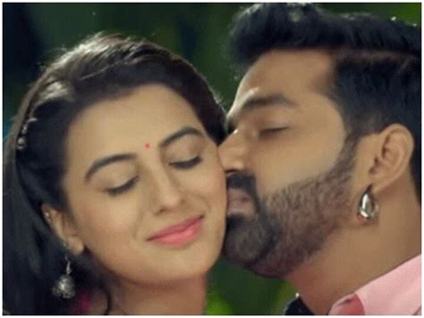 Pawan Singh And Akshara Singh Romantic Bhojpuri Song Goes Viral After Breakup Bhojpuri Song