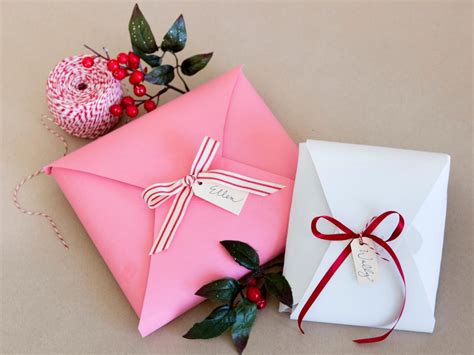 Choose a design and the size envelope you prefer, then download and print your selection. Holiday Gift Wrapping Ideas | DIY