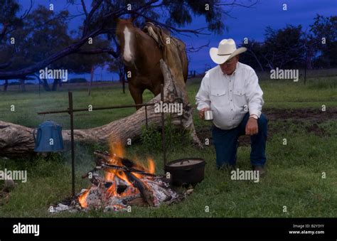 Cowboy Campfire Hi Res Stock Photography And Images Alamy