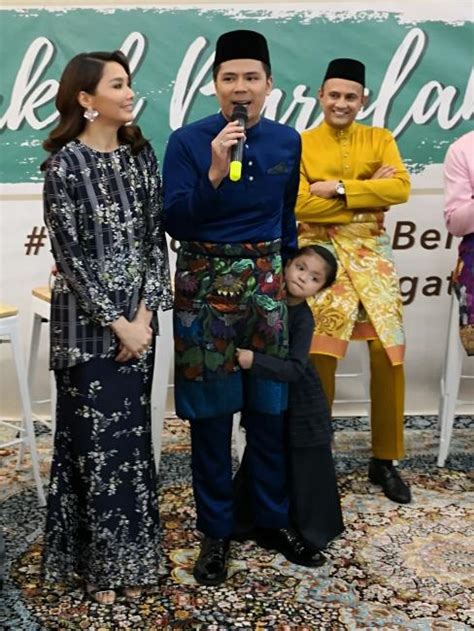 Provides local, international news, columnists and letters to editors. Baju Melayu Slim Fit Jakel - Kumpulan Model Kemeja