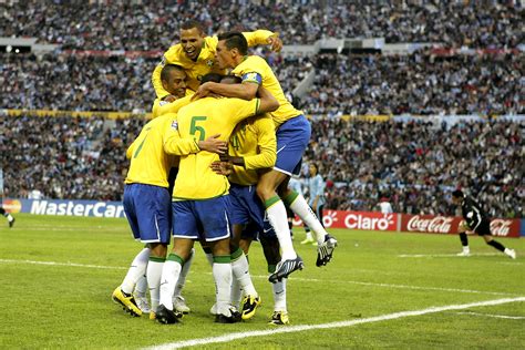 O brasil marcou 16 gols contra 10 do uruguai. Em último jogo no Uruguai, Brasil goleou rival | VEJA