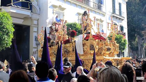 La hermandad está desarrollando un programa de actos con motivo del 50 aniversario de la primera casa de hermandad que hubo en sevilla. Semana Santa Sevilla 2014. Hermandad de La Estrella. - YouTube