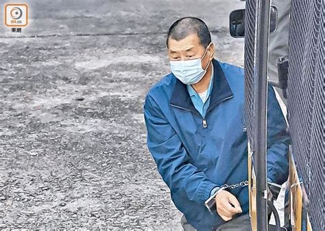 據香港東網報導，12名偷越邊境香港人蛇之一、「香港故事」成員李宇軒，連同律師助理陳梓華，被控串謀壹傳媒黎智英、黎智英的助理mark herman simon等人勾結外國勢力危害國家安全。 李宇軒承認勾結外國勢力，揭黎智英策畫搞亂香港。 （香港東網）. 英關注黎智英被捕 拒譴責滙豐凍結許智峯戶口｜即時新聞｜國際｜on.cc東網