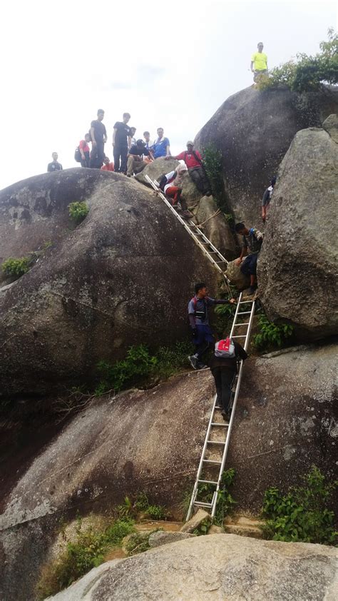 Pierwsze państwo to sungai ujong. *: Gunung Datuk, Rembau, Negeri Sembilan