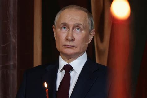 Russia S Putin Attends Midnight Orthodox Easter Mass In Moscow Reuters