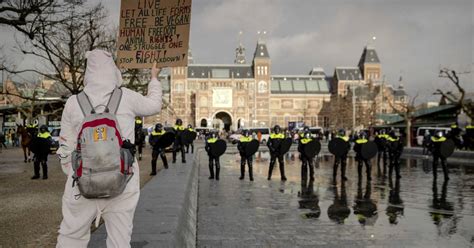In dit boek laat pieter omtzigt zien dat er in nederland grote problemen zijn met macht en. Bonte verzameling bij ontspoorde betoging: van Dave ...