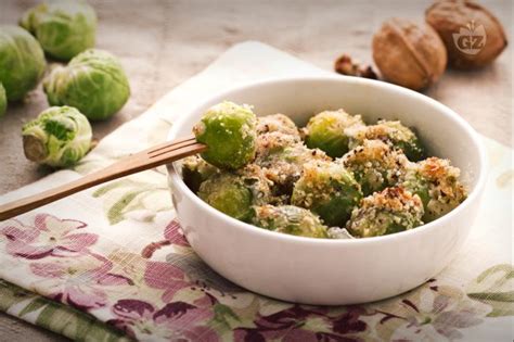 Fate attenzione che la loro buccia sia integra, liscia e priva di germogli. Ricetta Cavoletti di Bruxelles con gorgonzola e noci - La ...
