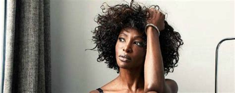 Naomi campbell shared the image on twitter and instagram, writing: Ciao Darwin 8, Youma Diakite è la "capitana" dei Belli: chi è