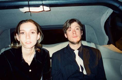 'right round the clock' sorry. ソーリー、2曲を収録した限定250枚の7インチ・シングルを本日リリース | NME Japan