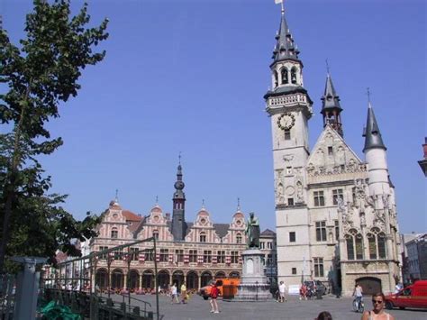 Oilsjt) este un oraș neerlandofon situat în provincia flandra de est, regiunea flandra din belgia.este localizat pe râul dender, la o distanță de 30 km nv de bruxelles. Lees meer over vervoer in Aalst