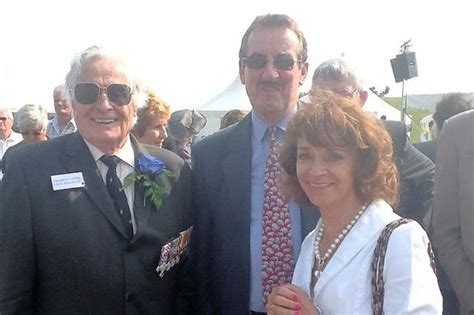 Ακολουθείτε ήδη το χρήστη sue_holderness; John Challis: How do you say thank you to one of The Few ...