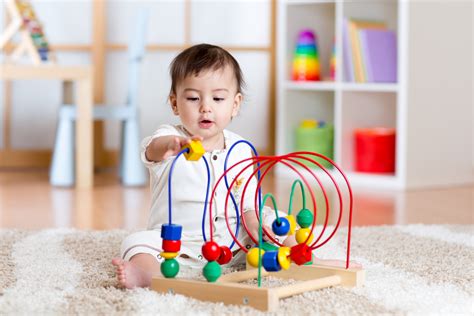 Apa saja yang harus di lakukan dan diwaspadai ibu? Tips Memilih Mainan Bayi - MbahTekno