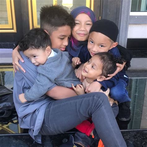 Penyanyi dan pelakon aliff aziz dijatuhkan hukųman pe̩njara dua minggu dan denda rm1500 pada hari ini(selasa) didapati. Aliff Syukri Ded4h Masih Bahagia, Perjelas Situasi Rumah ...