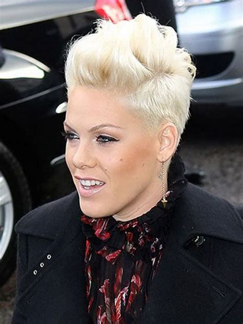 Short haircuts and hairstyles have been the traditional look for guys. Pin auf Frisur
