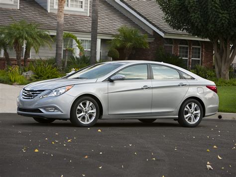 Aimed squarely at america's most competitive vehicle segment, the new sonata sports an aggressive new. 2011 Hyundai Sonata - Price, Photos, Reviews & Features